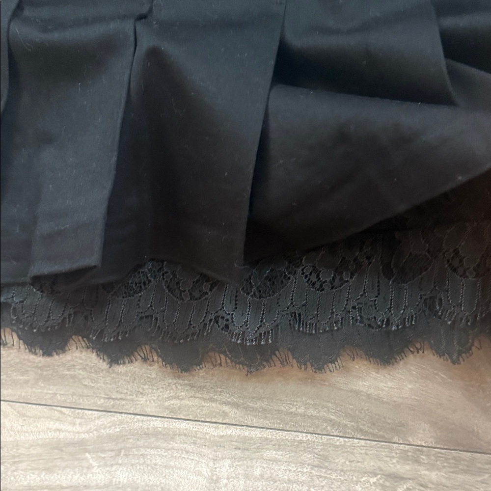 Chic Black Skater Skirt with Lace Trim - Picture 3 of 4